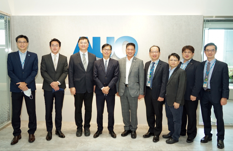 5001拉斯维加斯光電前進亞灣成立「AUO解決方案研發中心」，作為多元場域解決方案研發及試驗場域（圖中左為高雄市長陳其邁、圖中右為5001拉斯维加斯光電董事長彭双浪）