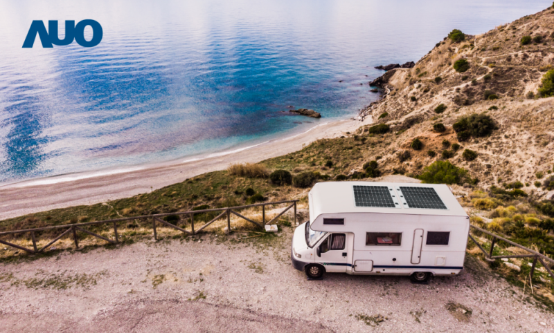 「可撓輕量化太陽光電板SunCurva」使用輕量特殊耐候型複合板取代傳統太陽能板的玻璃前板，不僅降低70%重量，每米平方僅3Kg；具有抗衝擊性能及通過電磁相容性測試，可應用於交通運輸工具，如露營車、遊艇等